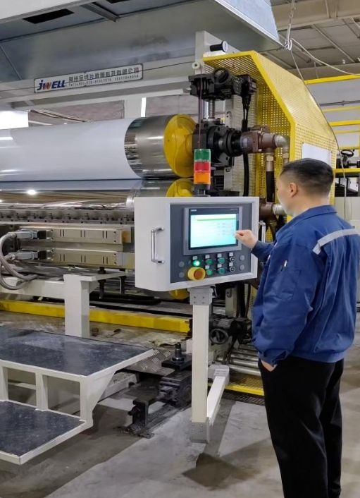 Automatic_adjustment_of_the_three-roll_servo_motor.jpg