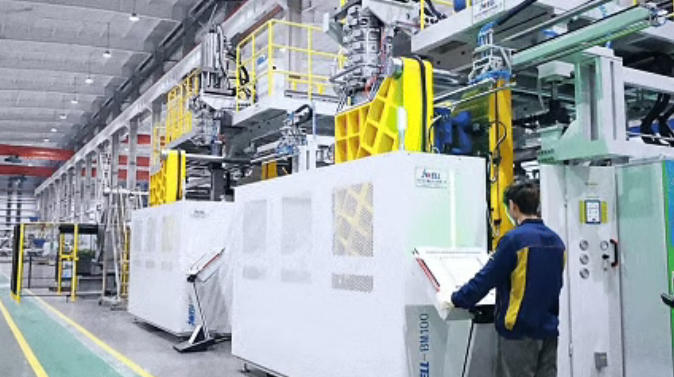 jwell-machinery-deeply-engages-in-blow-molding-field-1.jpg